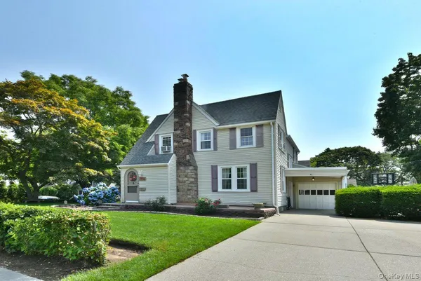 $988,000 | 112 Cambridge Avenue, Garden City, NY 11530