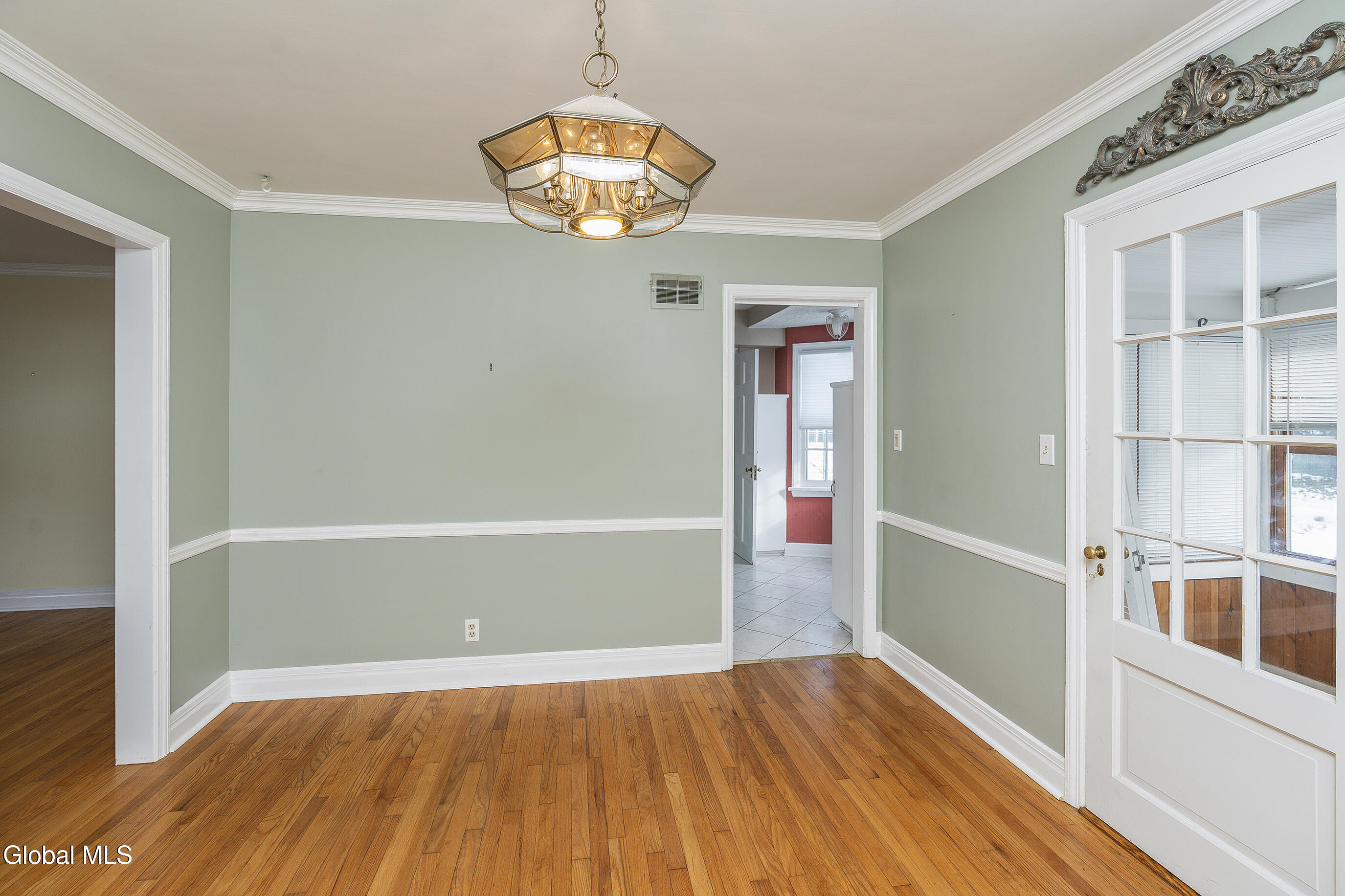 7 Clarendon Road Albany, NY 12203 - Photo 11 of 57 016-7-Clarendon-Road-Albany-NY-12203