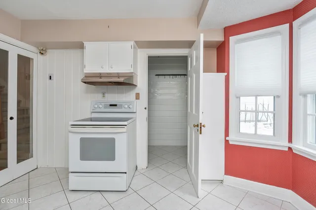 $340,000 | 7 Clarendon Road, Albany, NY 12203