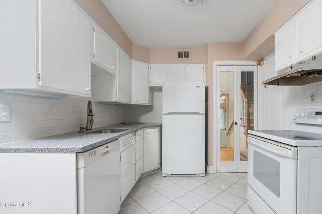 $340,000 | 7 Clarendon Road, Albany, NY 12203