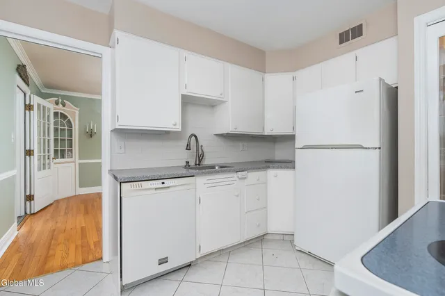 $340,000 | 7 Clarendon Road, Albany, NY 12203