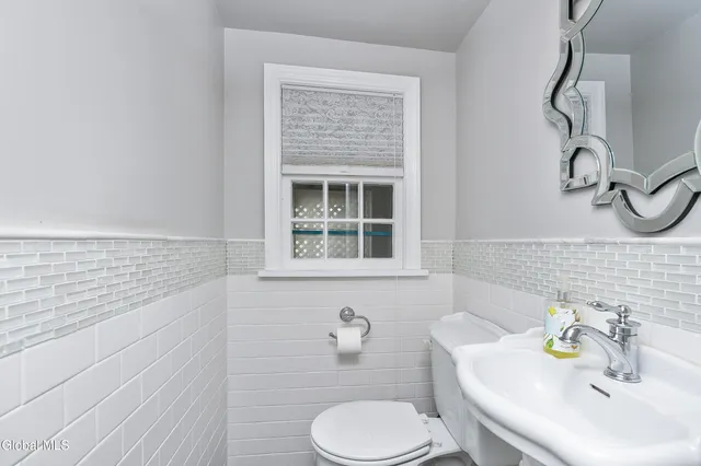 $340,000 | 7 Clarendon Road, Albany, NY 12203