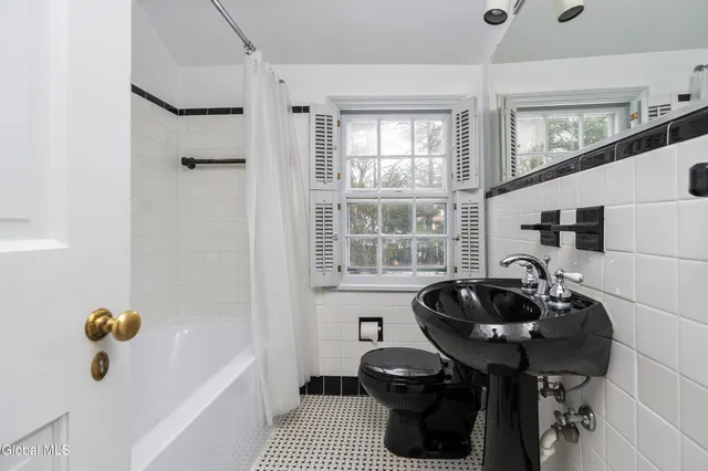 $340,000 | 7 Clarendon Road, Albany, NY 12203