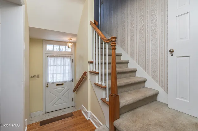 $340,000 | 7 Clarendon Road, Albany, NY 12203