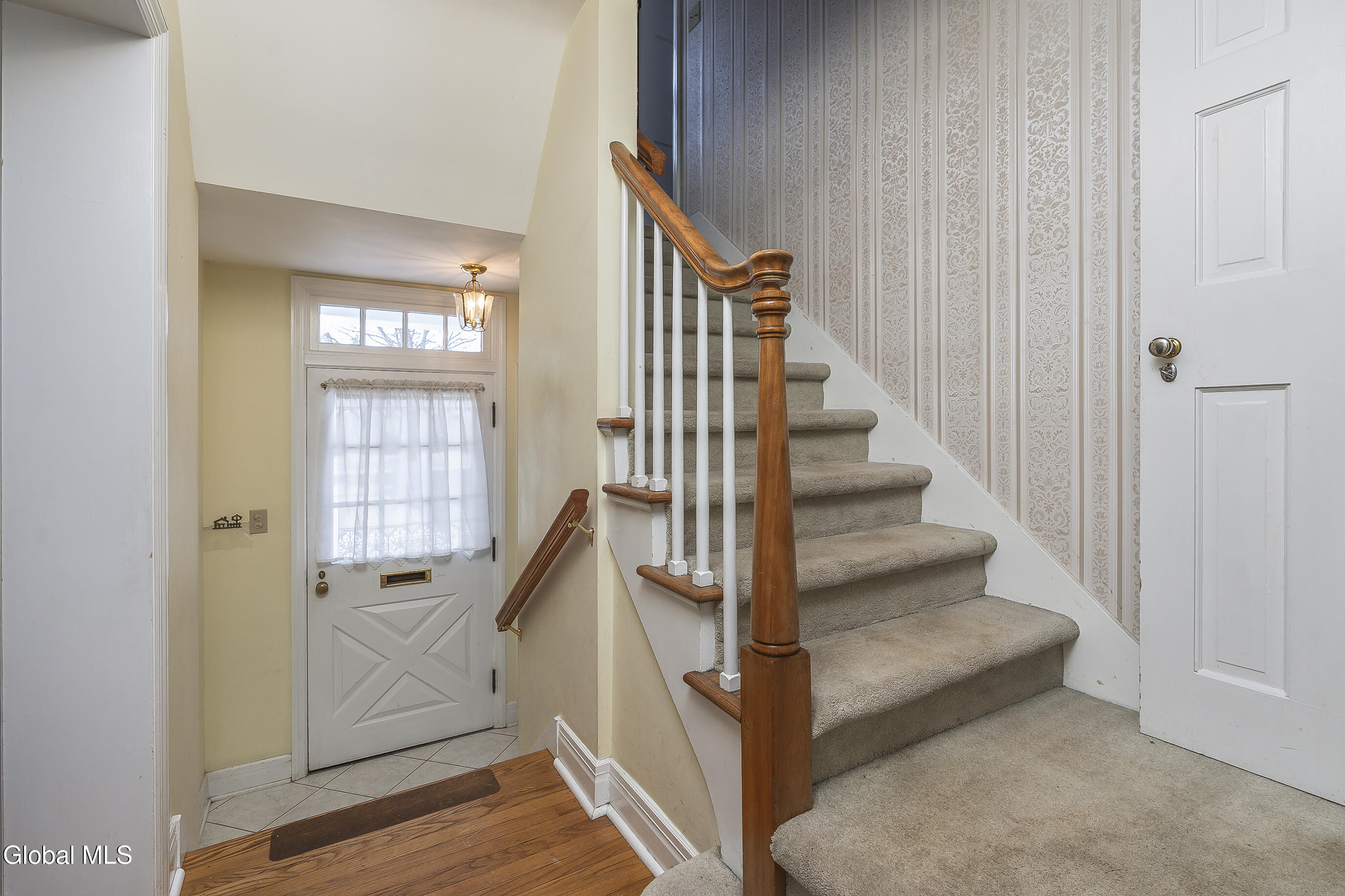 7 Clarendon Road Albany, NY 12203 - Photo 3 of 57 009-7-Clarendon-Road-Albany-NY-12203