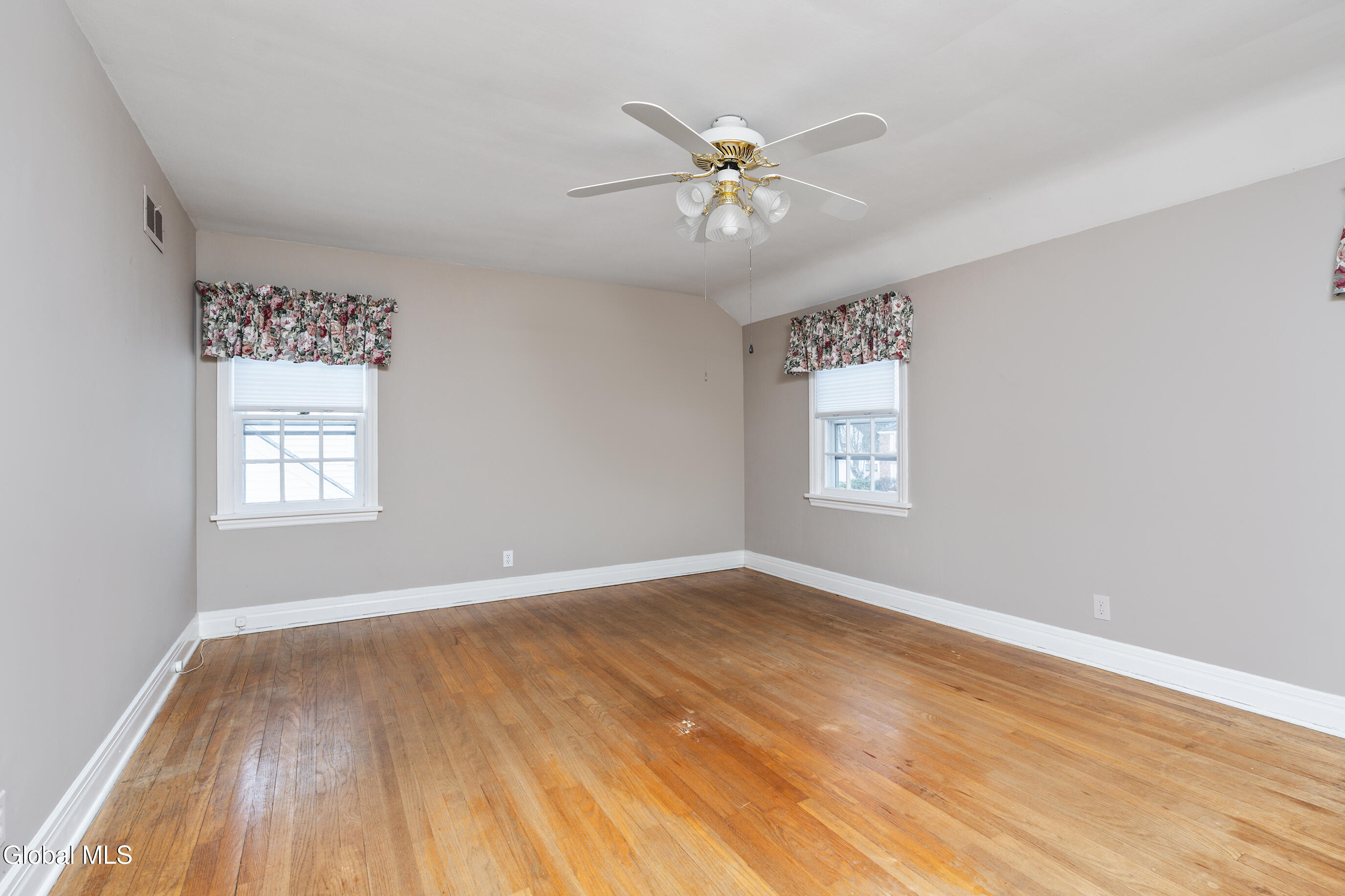 7 Clarendon Road Albany, NY 12203 - Photo 32 of 57 039-7-Clarendon-Road-Albany-NY-12203