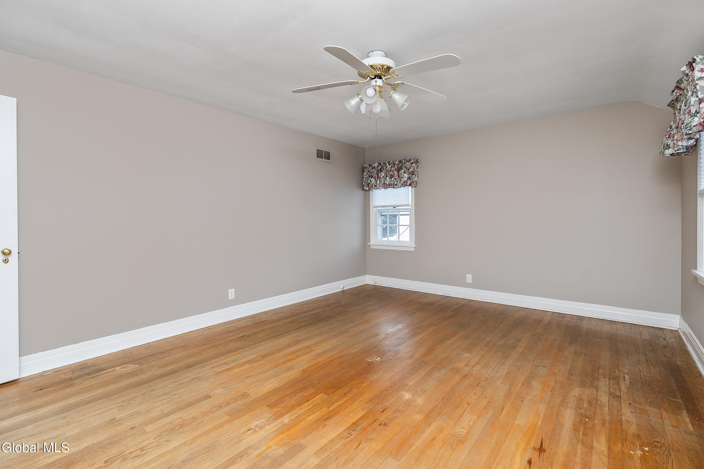 7 Clarendon Road Albany, NY 12203 - Photo 34 of 57 041-7-Clarendon-Road-Albany-NY-12203