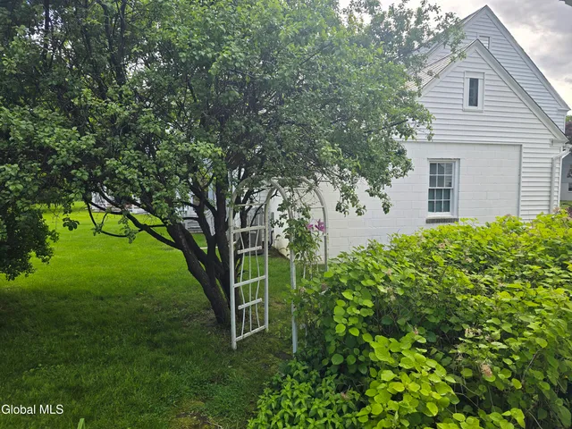 $340,000 | 7 Clarendon Road, Albany, NY 12203