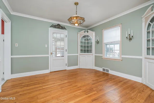 $340,000 | 7 Clarendon Road, Albany, NY 12203