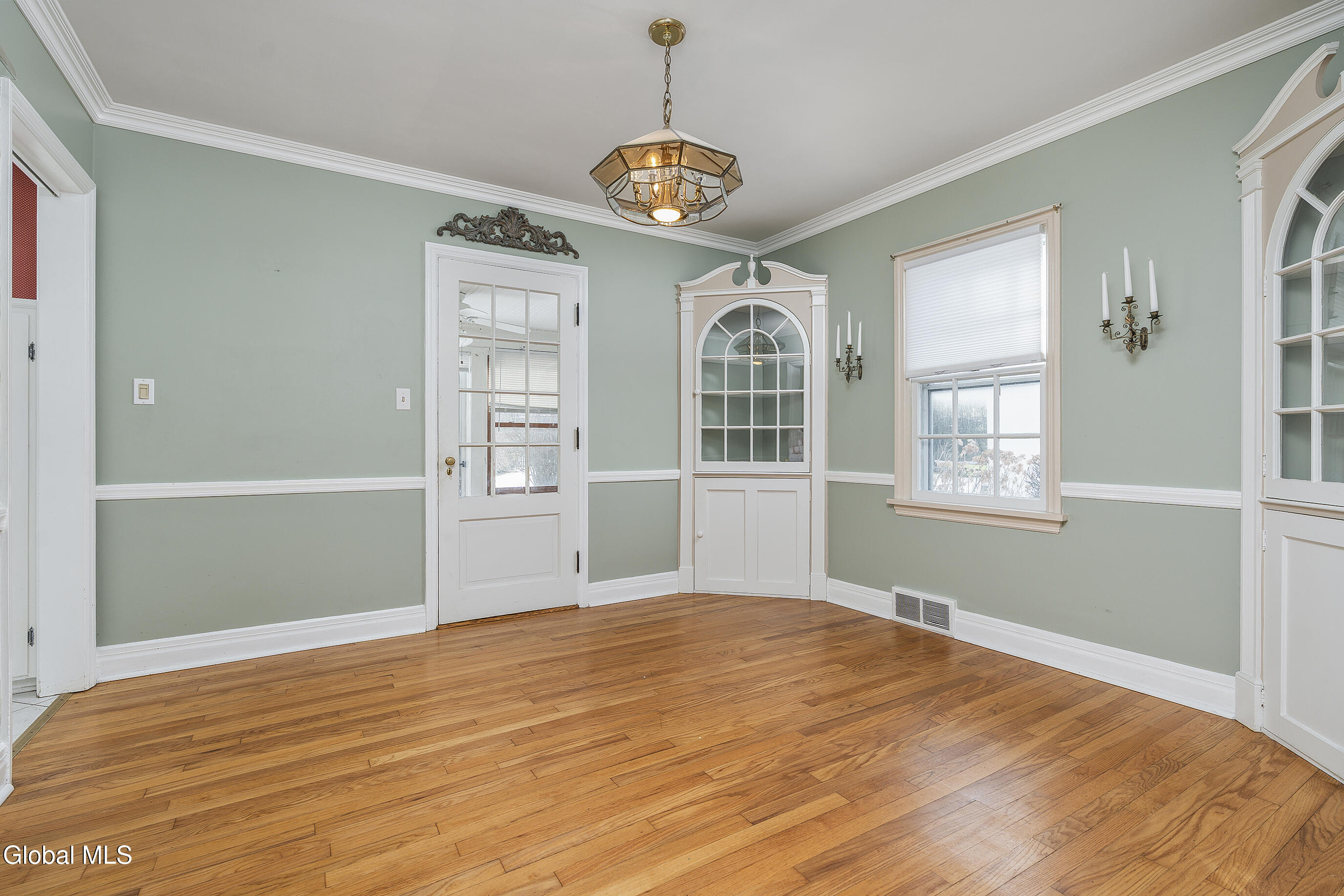 7 Clarendon Road Albany, NY 12203 - Photo 8 of 57 014-7-Clarendon-Road-Albany-NY-12203