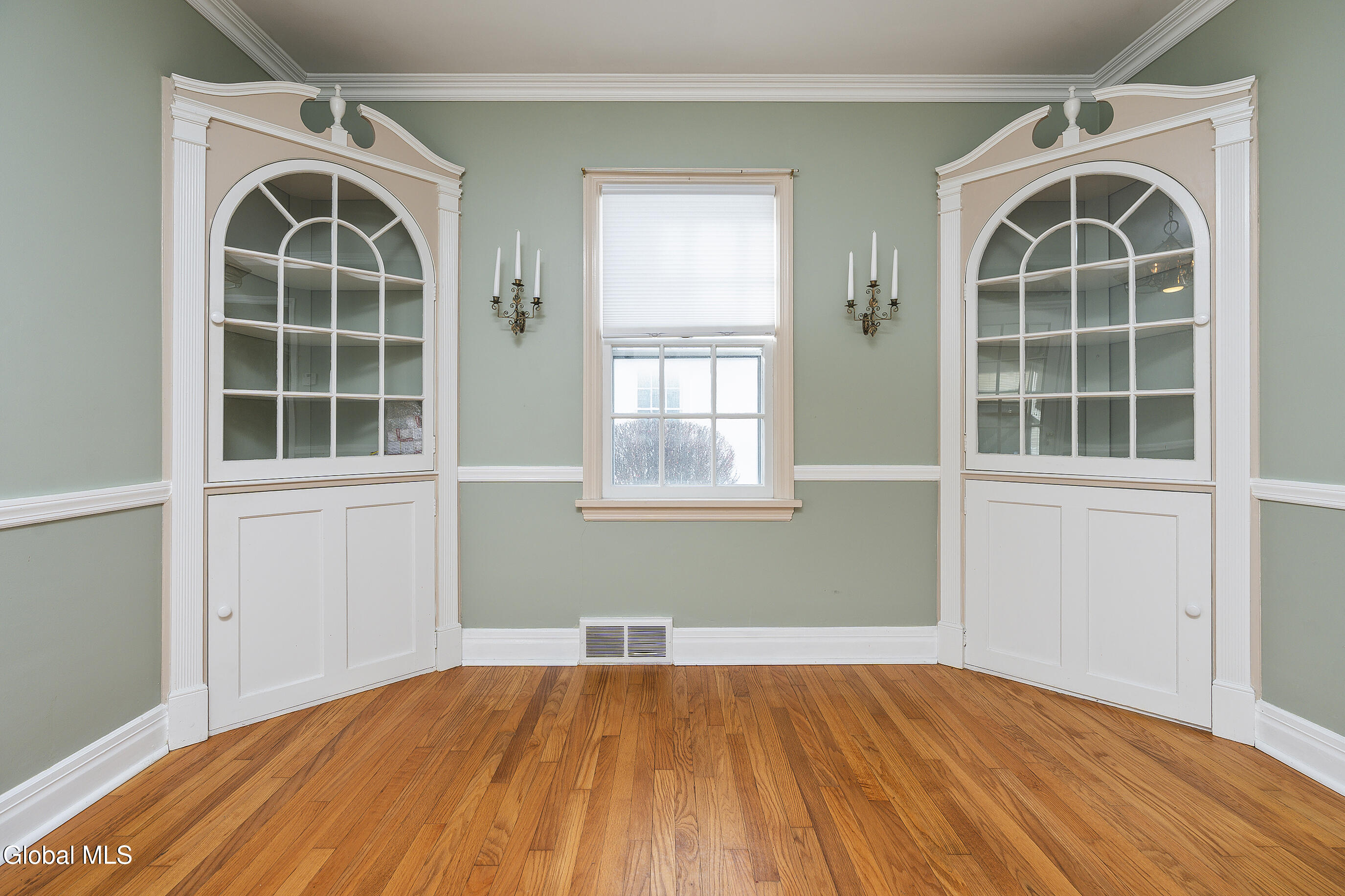 7 Clarendon Road Albany, NY 12203 - Photo 10 of 57 015-7-Clarendon-Road-Albany-NY-12203