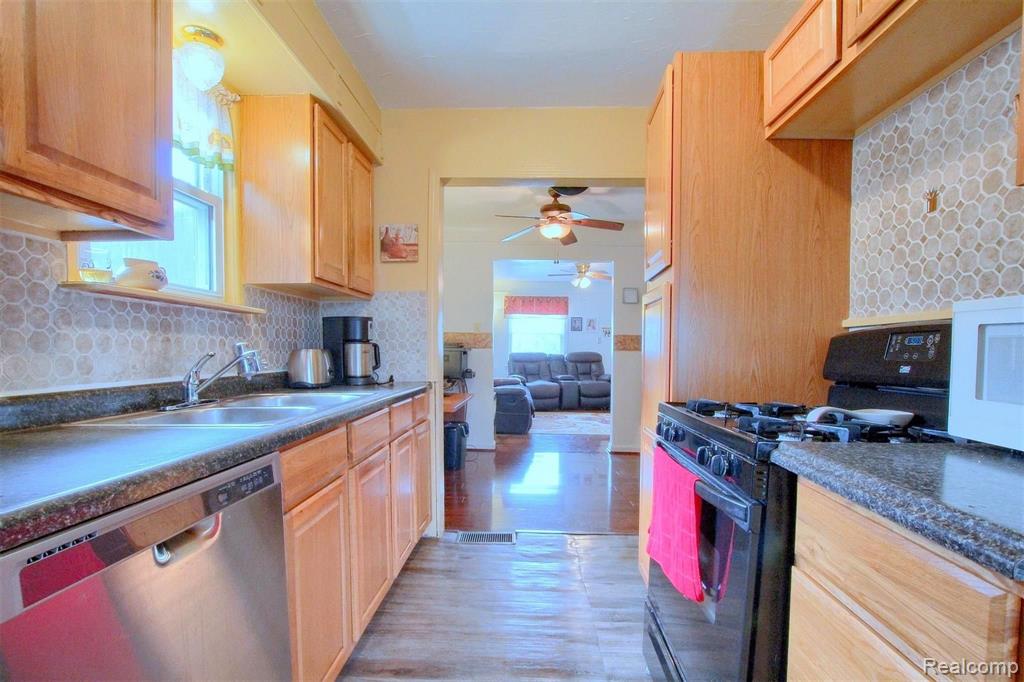 13769 Rosedale Street Southgate, MI 48195 - Photo 11 of 27