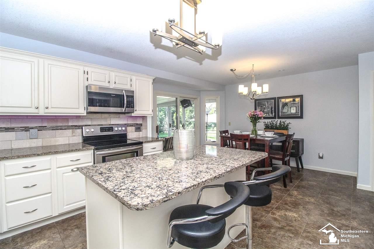 7501 Summerfield Road Lambertville, MI 48144 - Photo 17 of 42 50052672-16.JPG