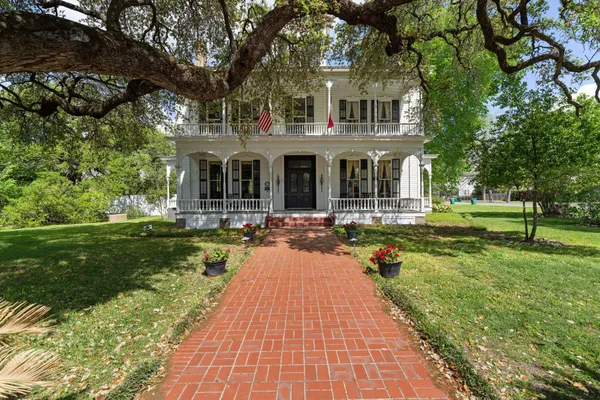 $999,900 | 351 East Colorado Street, La Grange, TX 78945