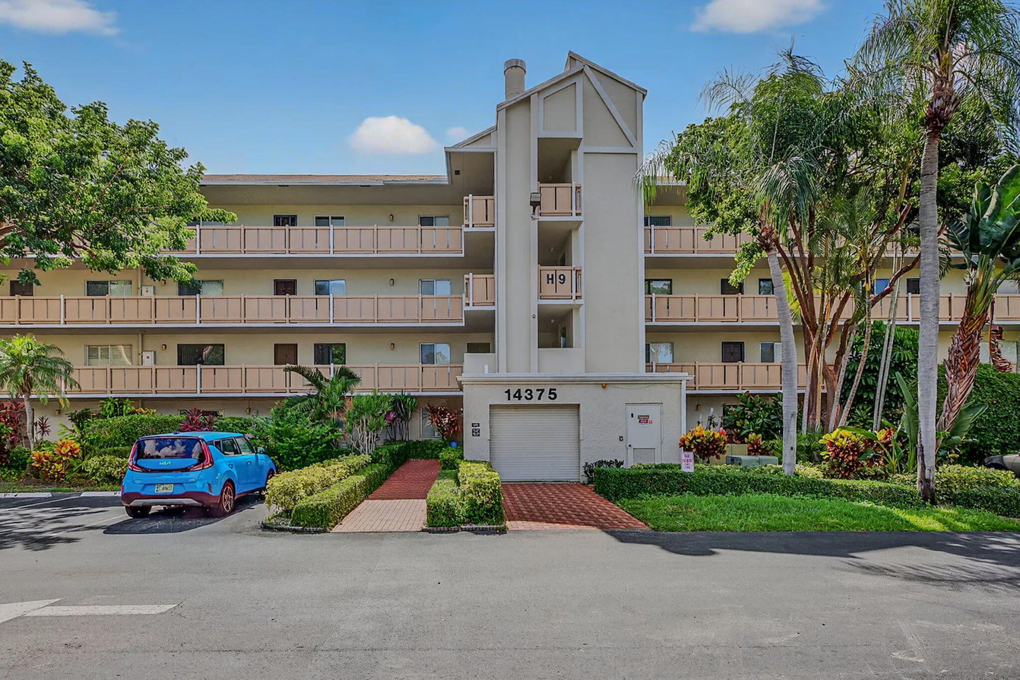 14375 Strathmore Lane, Unit 404 Delray Beach, FL 33446 - Photo 4 of 36 IMG_8139-HDR