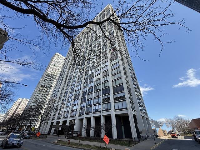 5445 North Sheridan Road, Unit 1104 Chicago, IL 60640 - Photo 1 of 9