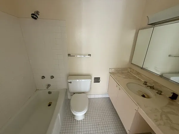 $170,000 | 5445 North Sheridan Road, Unit 1104, Chicago, IL 60640