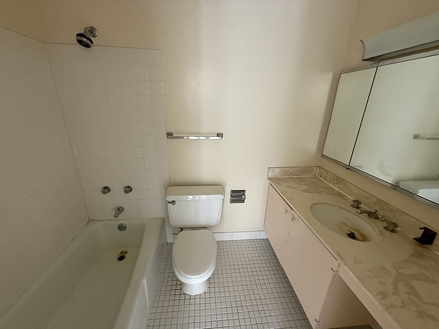 5445 North Sheridan Road, Unit 1104 Chicago, IL 60640 - Photo 9 of 9