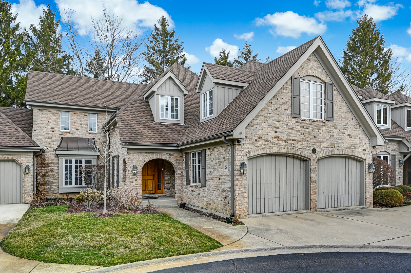 5 Tartan Ridge Road Burr Ridge, IL 60527 - Photo 1 of 28 a front view of a house with a garden