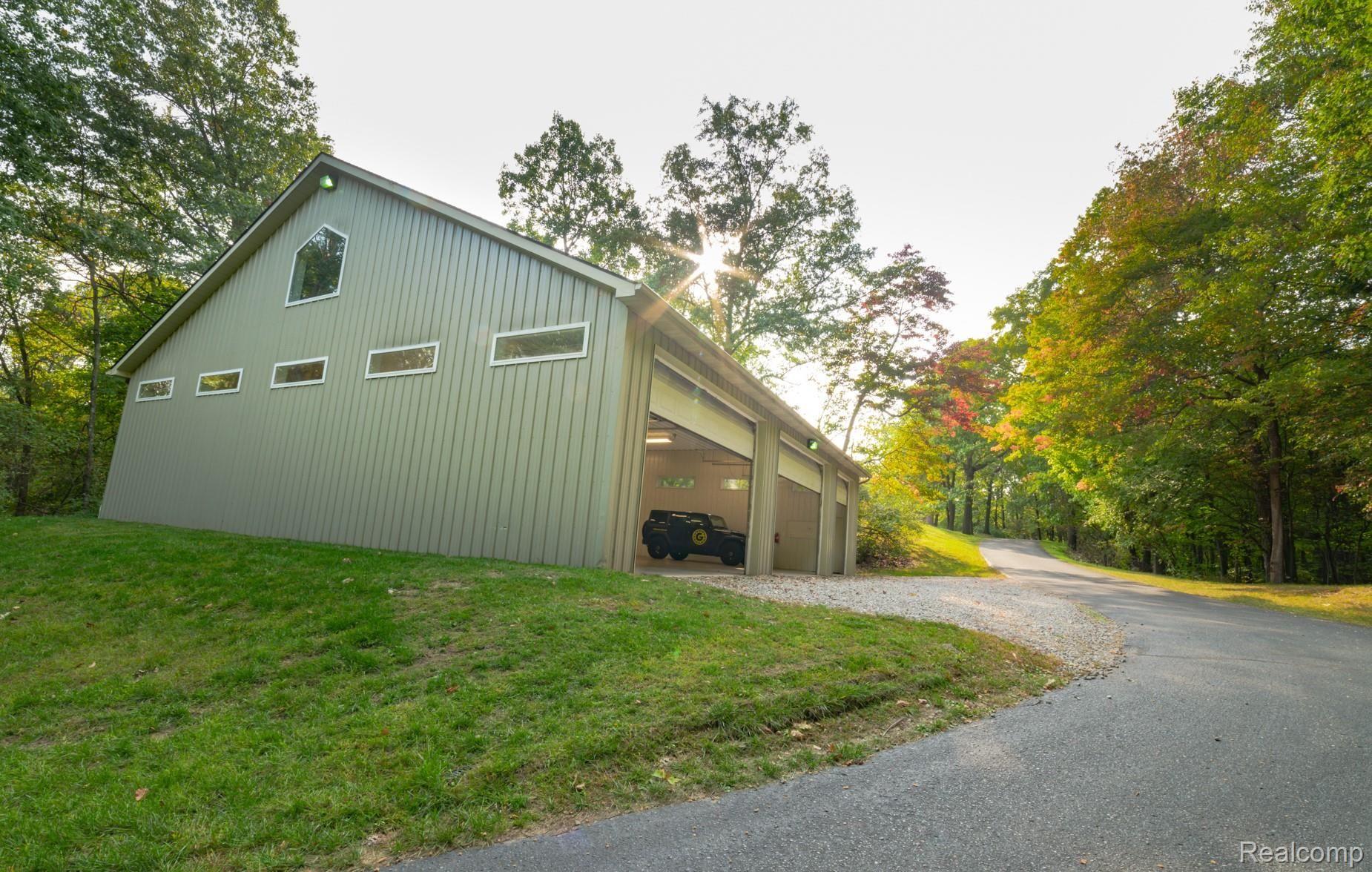 5690 Lost Lane Rochester, MI 48306 - Photo 57 of 99 5690 Lost Lane-66.jpg
