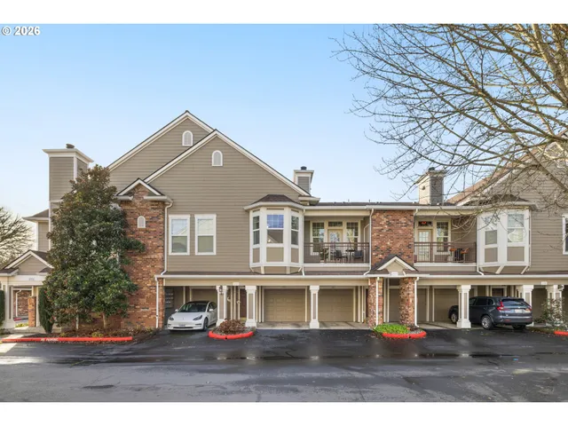 $314,000 | 1231 Northeast Horizon Loop, Unit 208, Hillsboro, OR 97124