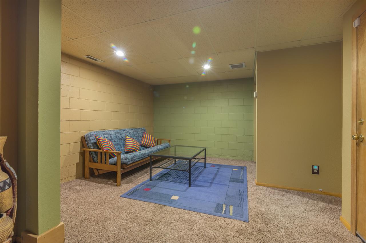 10505 Martis Valley Road Truckee, CA 96161 - Photo 12 of 14 Gallery Image 12