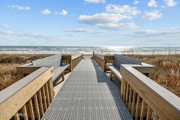 $1,050,000 | 2106 Ocean Drive, Emerald Isle, NC 28594