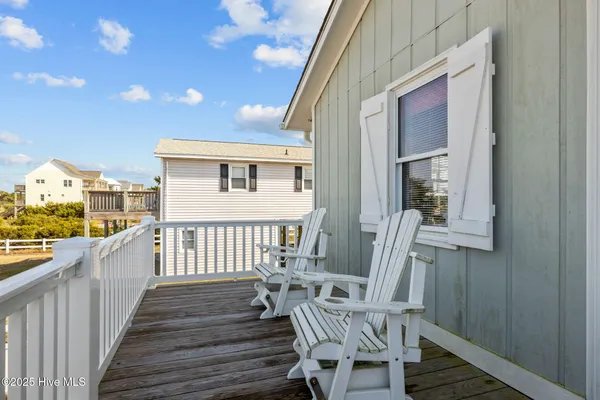 $1,050,000 | 2106 Ocean Drive, Emerald Isle, NC 28594