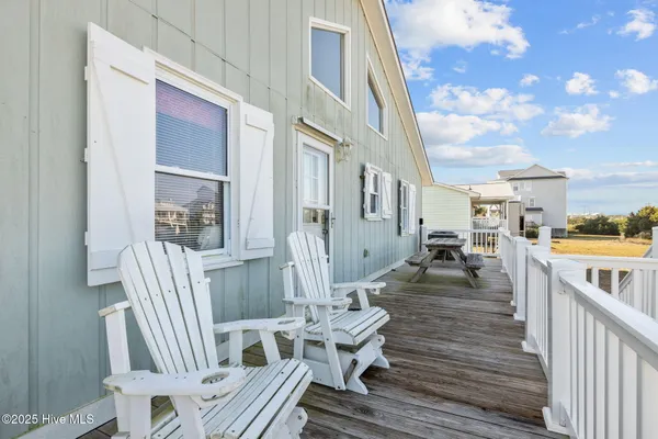 $1,050,000 | 2106 Ocean Drive, Emerald Isle, NC 28594