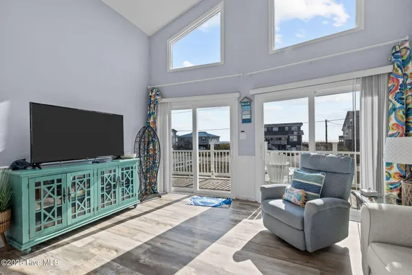 $1,050,000 | 2106 Ocean Drive, Emerald Isle, NC 28594