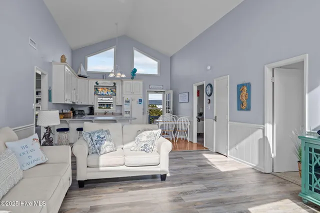 $1,075,000 | 2106 Ocean Drive, Emerald Isle, NC 28594