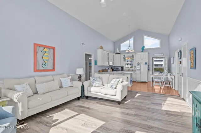 $1,075,000 | 2106 Ocean Drive, Emerald Isle, NC 28594