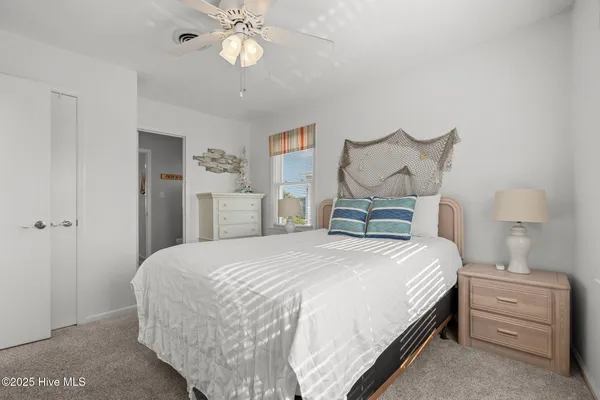 $1,050,000 | 2106 Ocean Drive, Emerald Isle, NC 28594