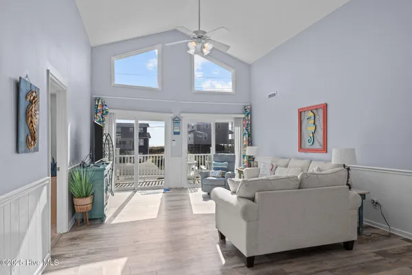 $1,050,000 | 2106 Ocean Drive, Emerald Isle, NC 28594