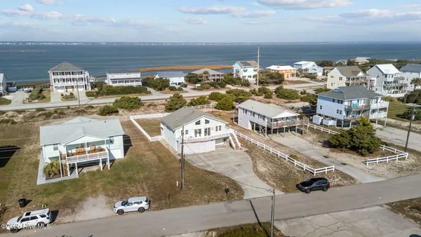 $1,050,000 | 2106 Ocean Drive, Emerald Isle, NC 28594