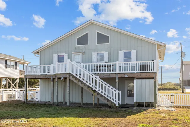 $1,075,000 | 2106 Ocean Drive, Emerald Isle, NC 28594