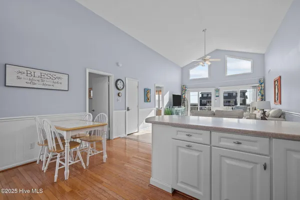 $1,050,000 | 2106 Ocean Drive, Emerald Isle, NC 28594