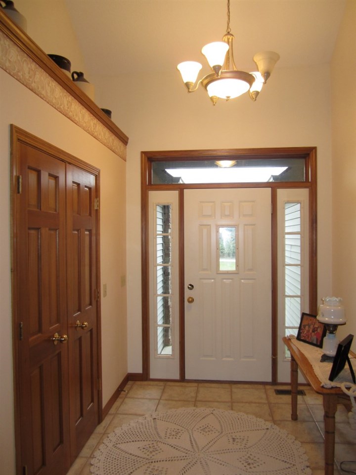 15525 McDuffee Road Churubusco, IN 46723 - Photo 6 of 36 Gallery Image 6