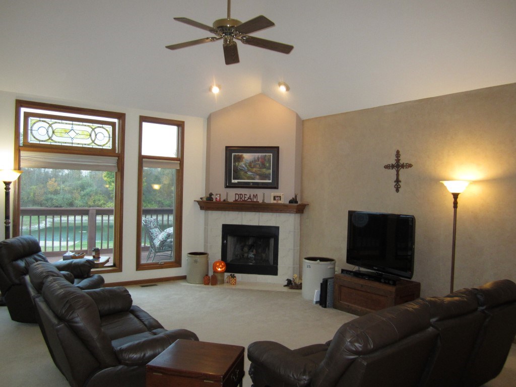 15525 McDuffee Road Churubusco, IN 46723 - Photo 8 of 36 Gallery Image 8