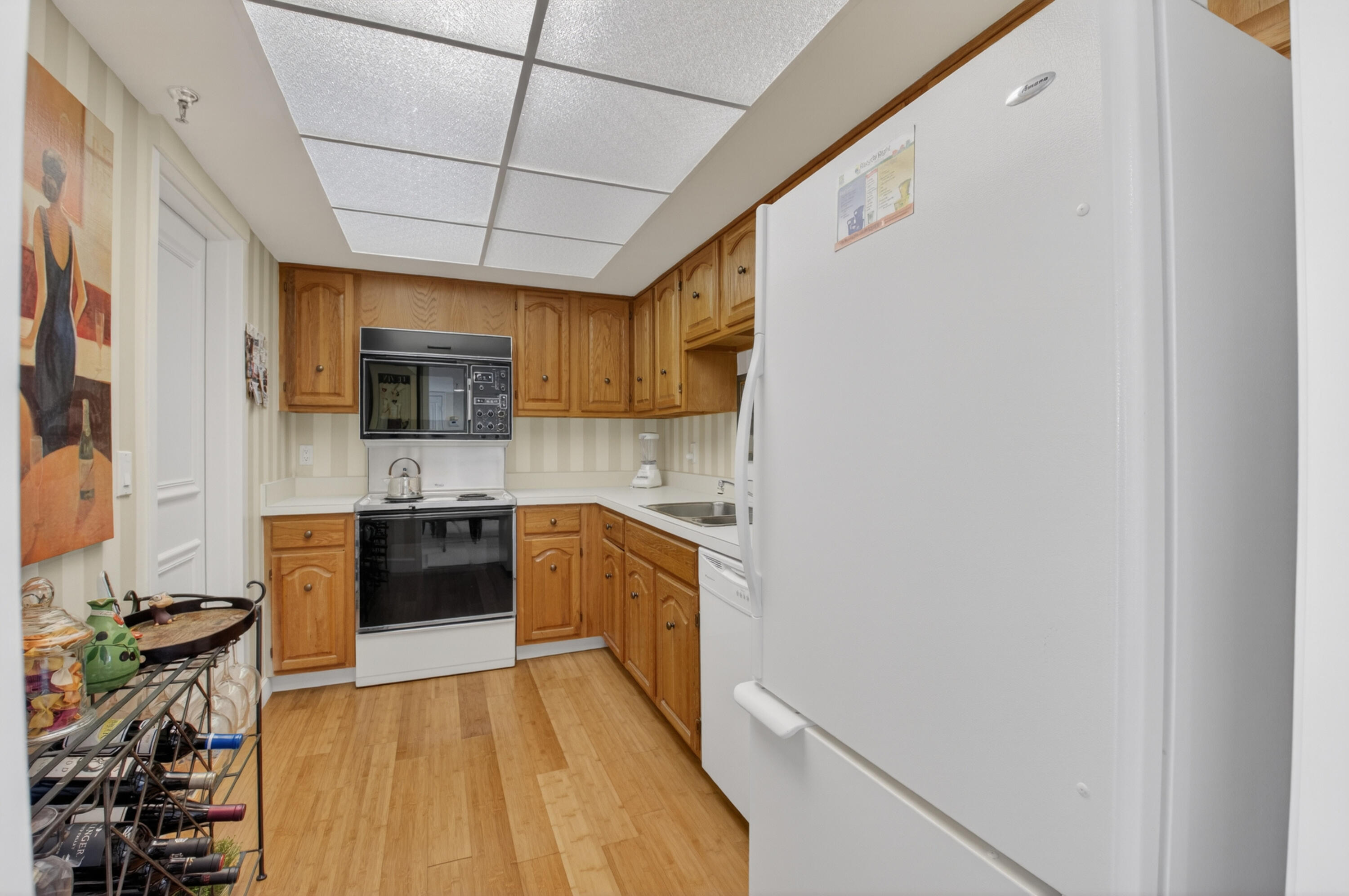 6797 Willow Wood Drive, Unit 6056 Boca Raton, FL 33434 - Photo 23 of 62 Kitchen