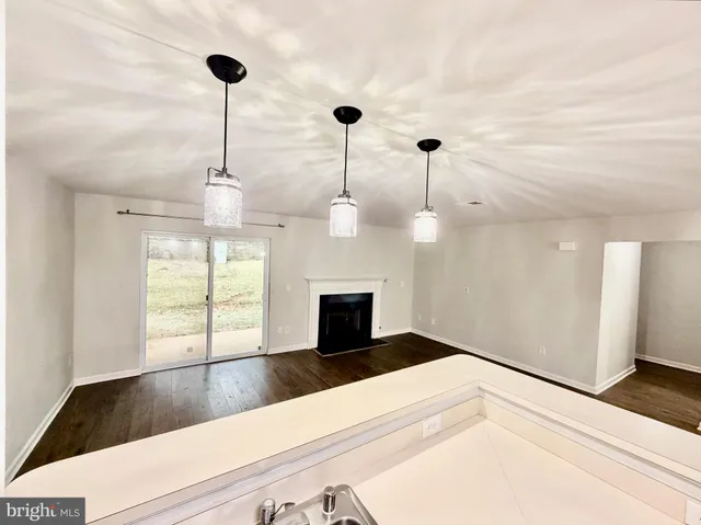 $2,000 | 214 A Fernwood Place, Warrenton, VA 20186