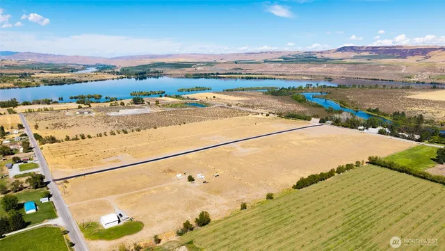 a view of an ocean view