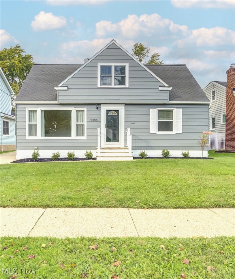 5395 Summit Road Cleveland, OH 44124 - Photo 1 of 28 View of front facade with a front lawn