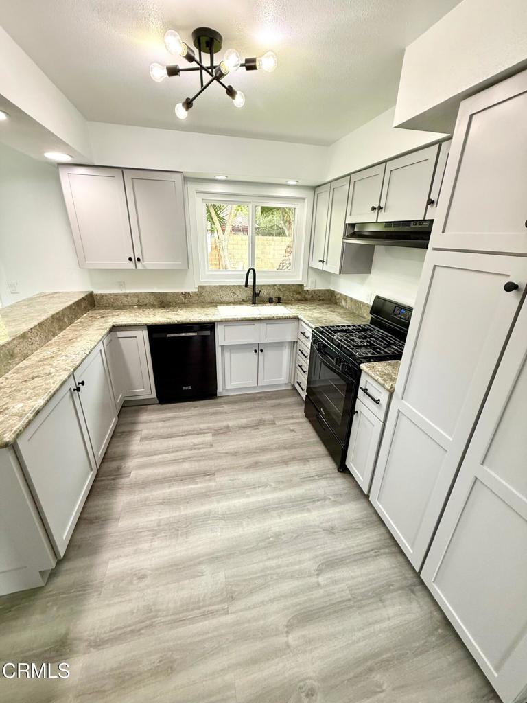 368 Garfield Rondo Ventura, CA 93003 - Photo 3 of 19