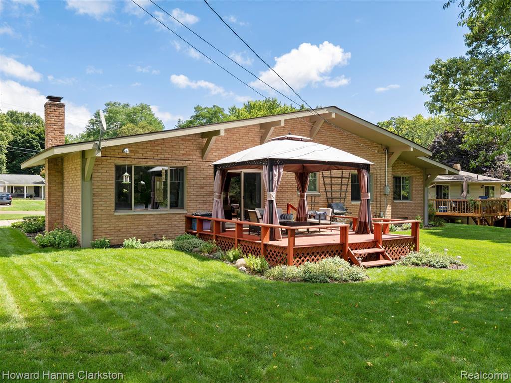 7885 Perry Lake Road Clarkston, MI 48348 - Photo 3 of 34