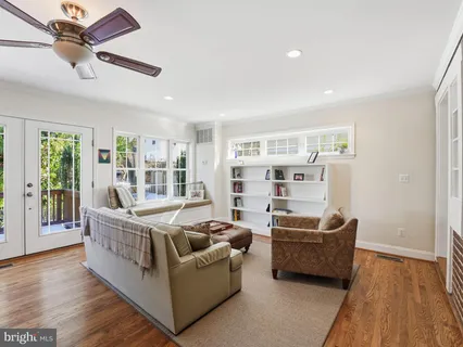 $1,335,000 | 6223 26th Road North, Arlington, VA 22207