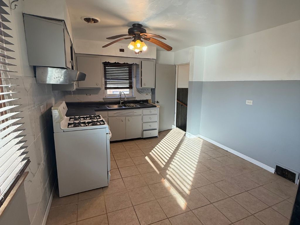 12484 South Michigan Avenue Chicago, IL 60628 - Photo 10 of 15