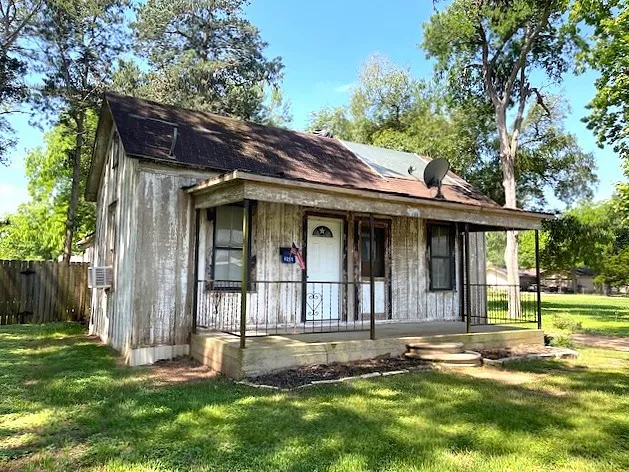 $219,000 | 6211 Gresham Street, Wallis, TX 77485
