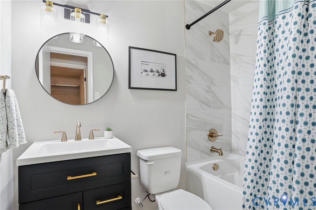 11735 South Briar Patch Drive Midlothian, VA 23113 - Photo 26 of 48 a bathroom with a sink toilet and a mirror
