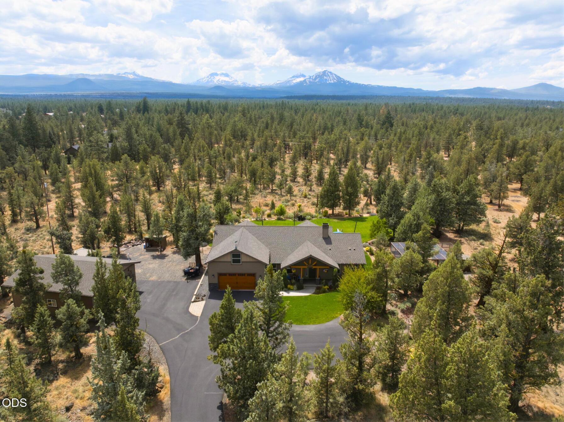 67295 Gist Road Bend, OR 97703 - Photo 2 of 57